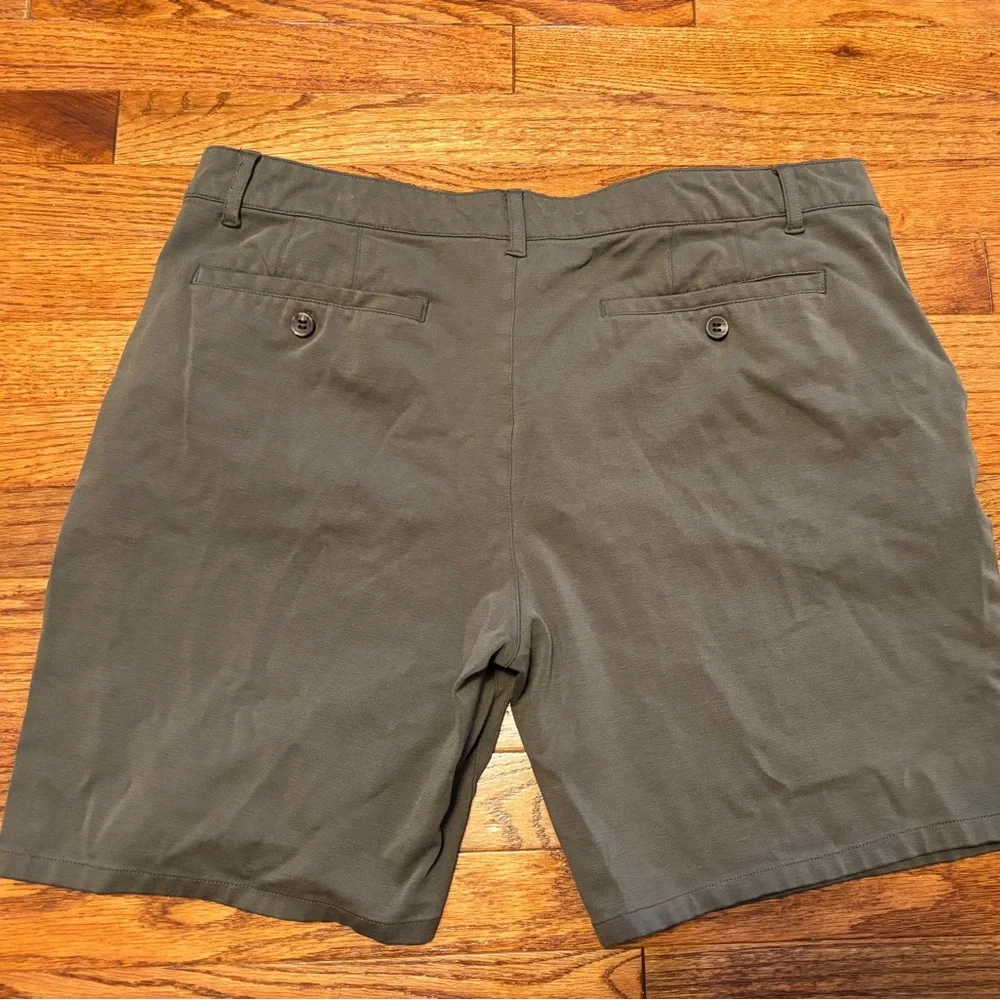 True Classic Green Flat Front Casual Stretch Men’s Shorts Size 38